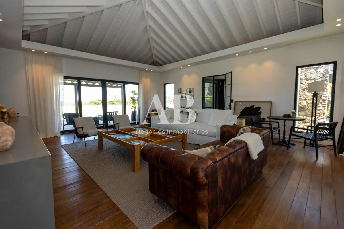 Casa ID.297 - Exclusiva Propiedad en Venta en Puerto Quetzal - La Barra