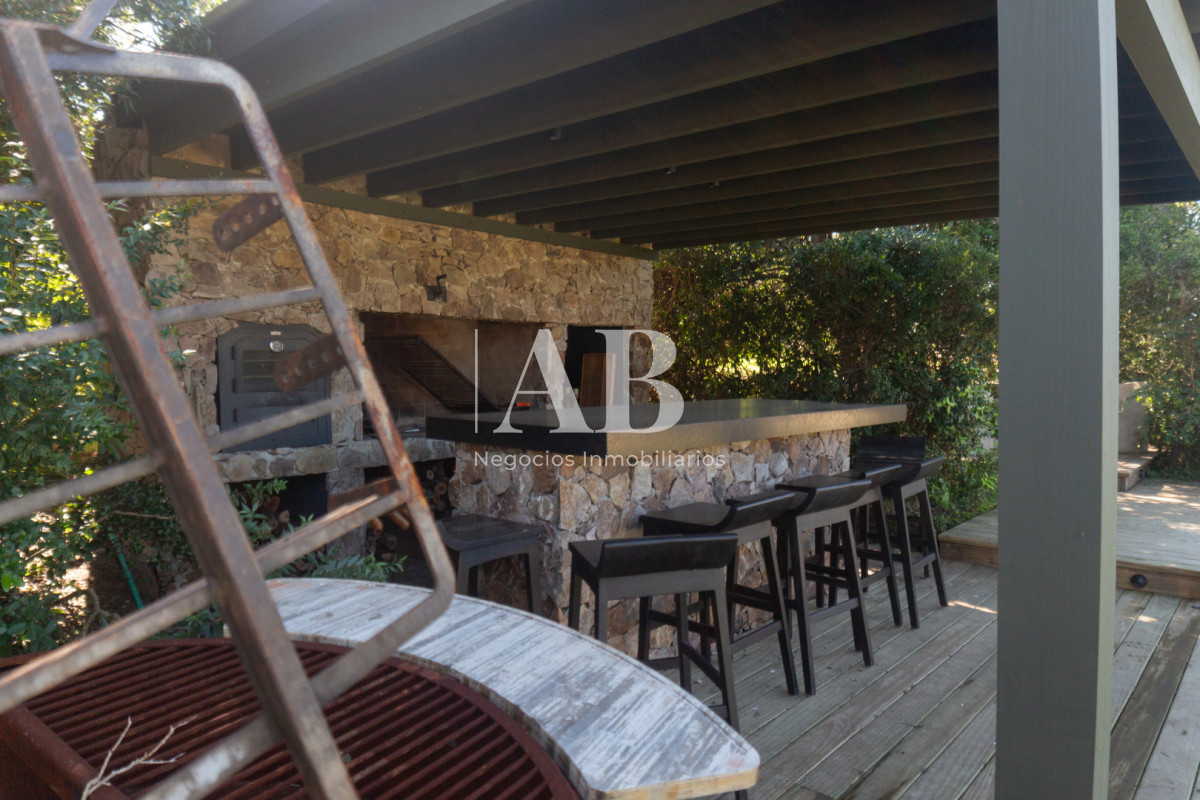 Casa ID.297 - Exclusiva Propiedad en Venta en Puerto Quetzal - La Barra
