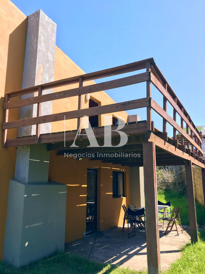 Casa ID.109 - En venta dos casas gemelas. Playa La Viuda. Mza 137.