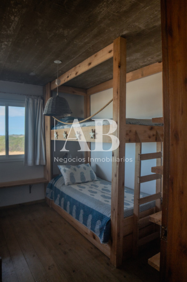 Casa ID.281 - Casa en Venta Frente al Mar en La Viuda - Punta del Diablo