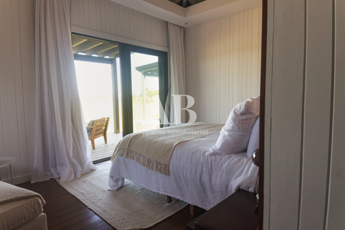 Casa ID.297 - Exclusiva Propiedad en Venta en Puerto Quetzal - La Barra