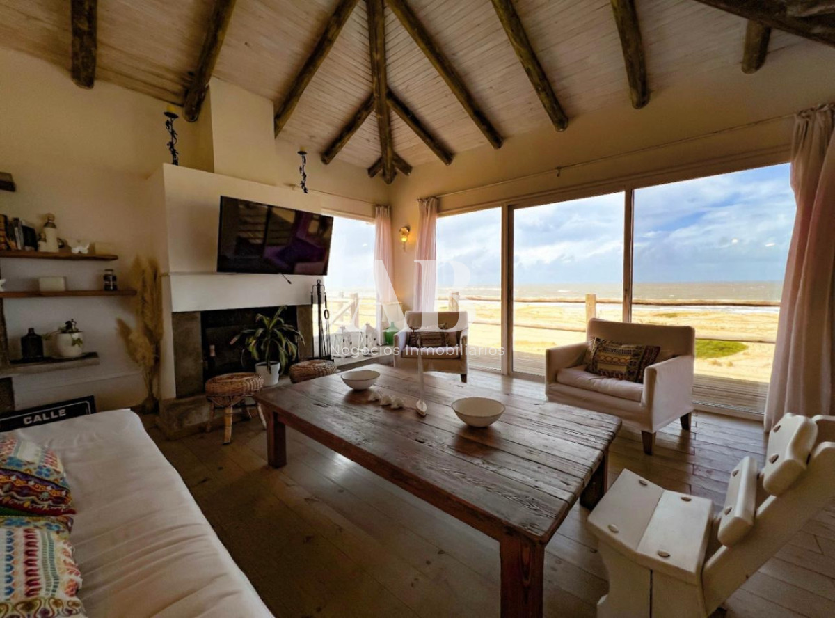 Casa ID.281 - Casa en Venta Frente al Mar en La Viuda - Punta del Diablo