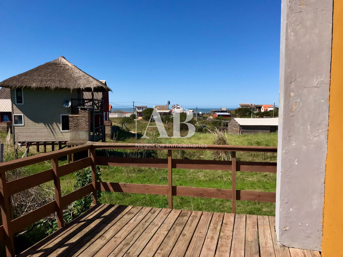 Casa ID.109 - En venta dos casas gemelas. Playa La Viuda. Mza 137.