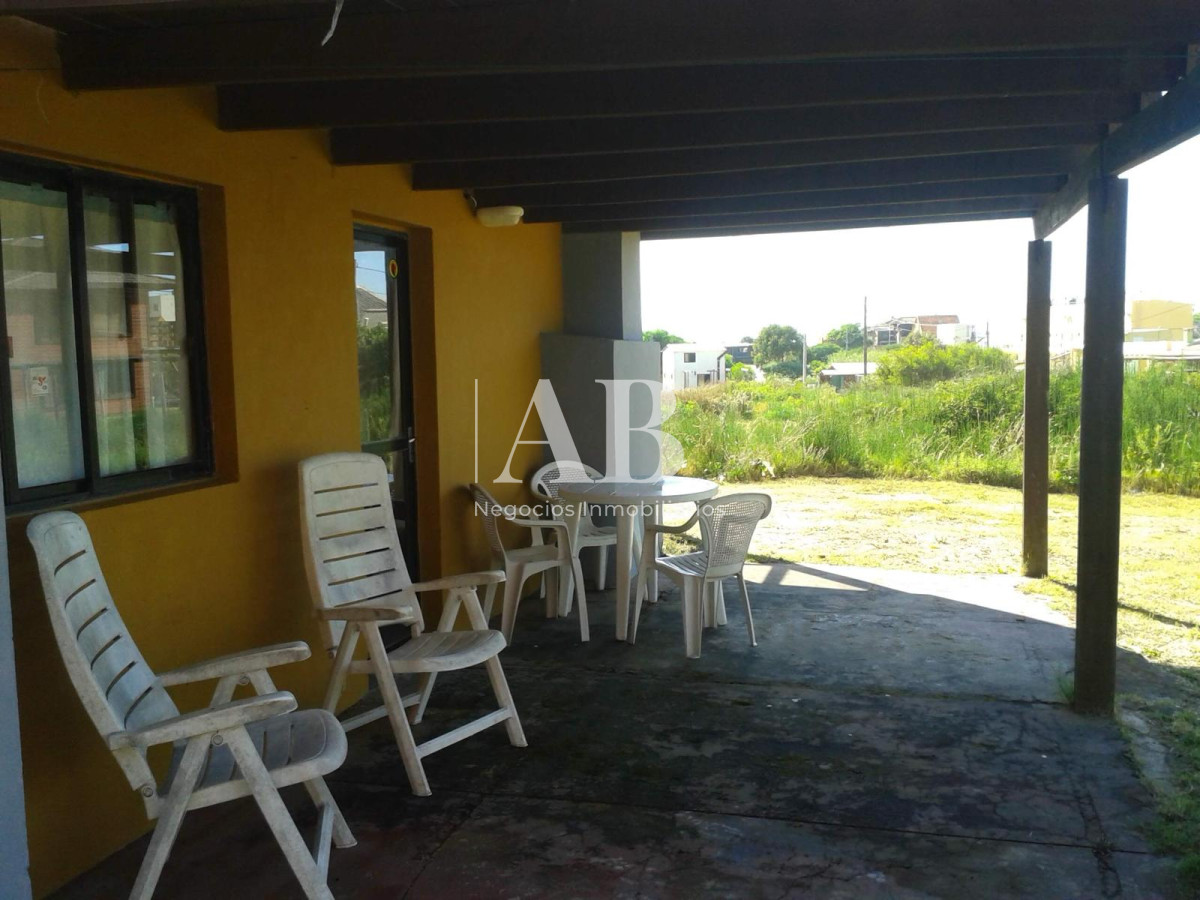 Casa ID.109 - En venta dos casas gemelas. Playa La Viuda. Mza 137.
