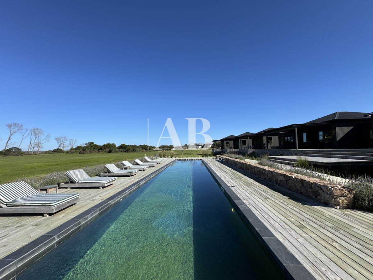 Casa ID.297 - Exclusiva Propiedad en Venta en Puerto Quetzal - La Barra