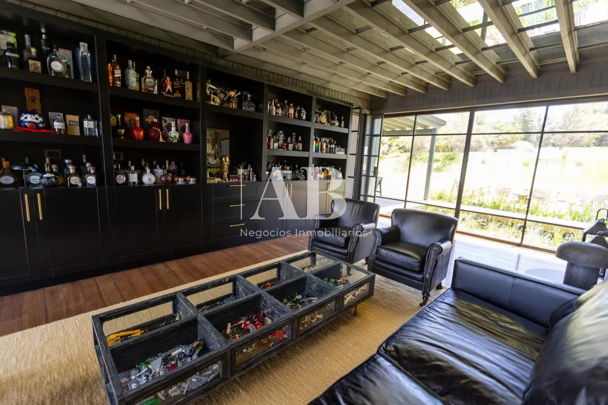 Casa ID.297 - Exclusiva Propiedad en Venta en Puerto Quetzal - La Barra
