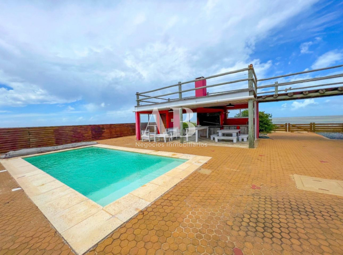 Casa ID.281 - Casa en Venta Frente al Mar en La Viuda - Punta del Diablo
