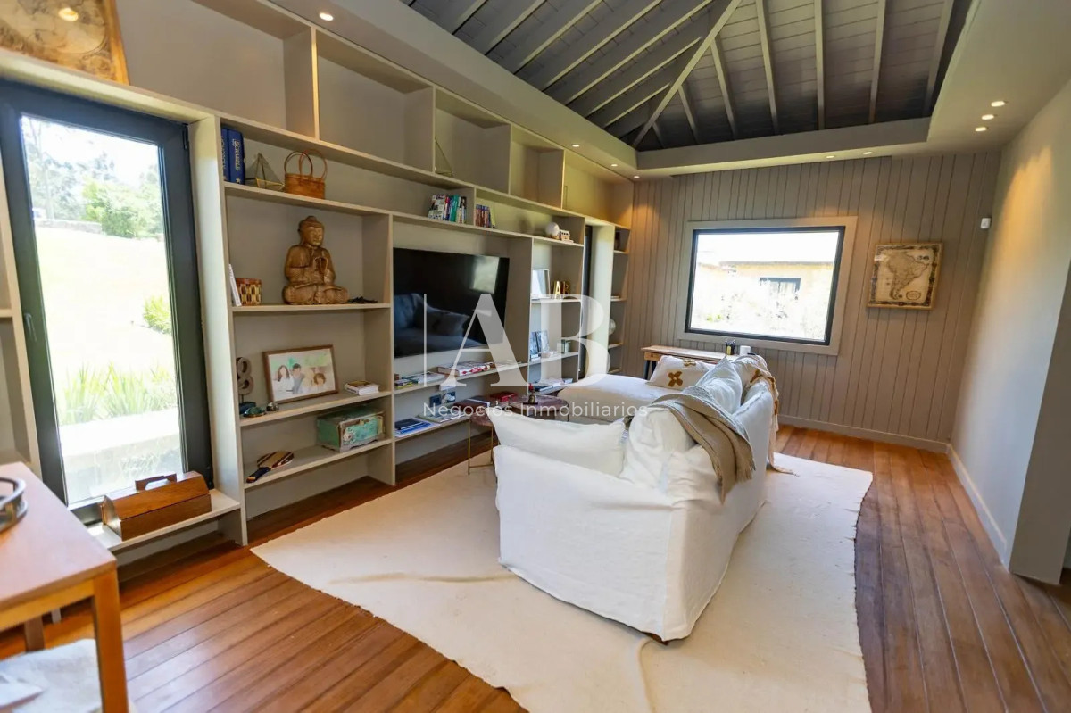Casa ID.297 - Exclusiva Propiedad en Venta en Puerto Quetzal - La Barra