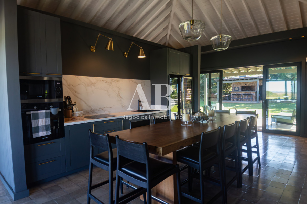 Casa ID.297 - Exclusiva Propiedad en Venta en Puerto Quetzal - La Barra