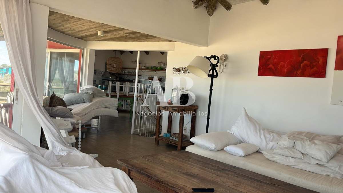Casa ID.281 - Casa en Venta Frente al Mar en La Viuda - Punta del Diablo