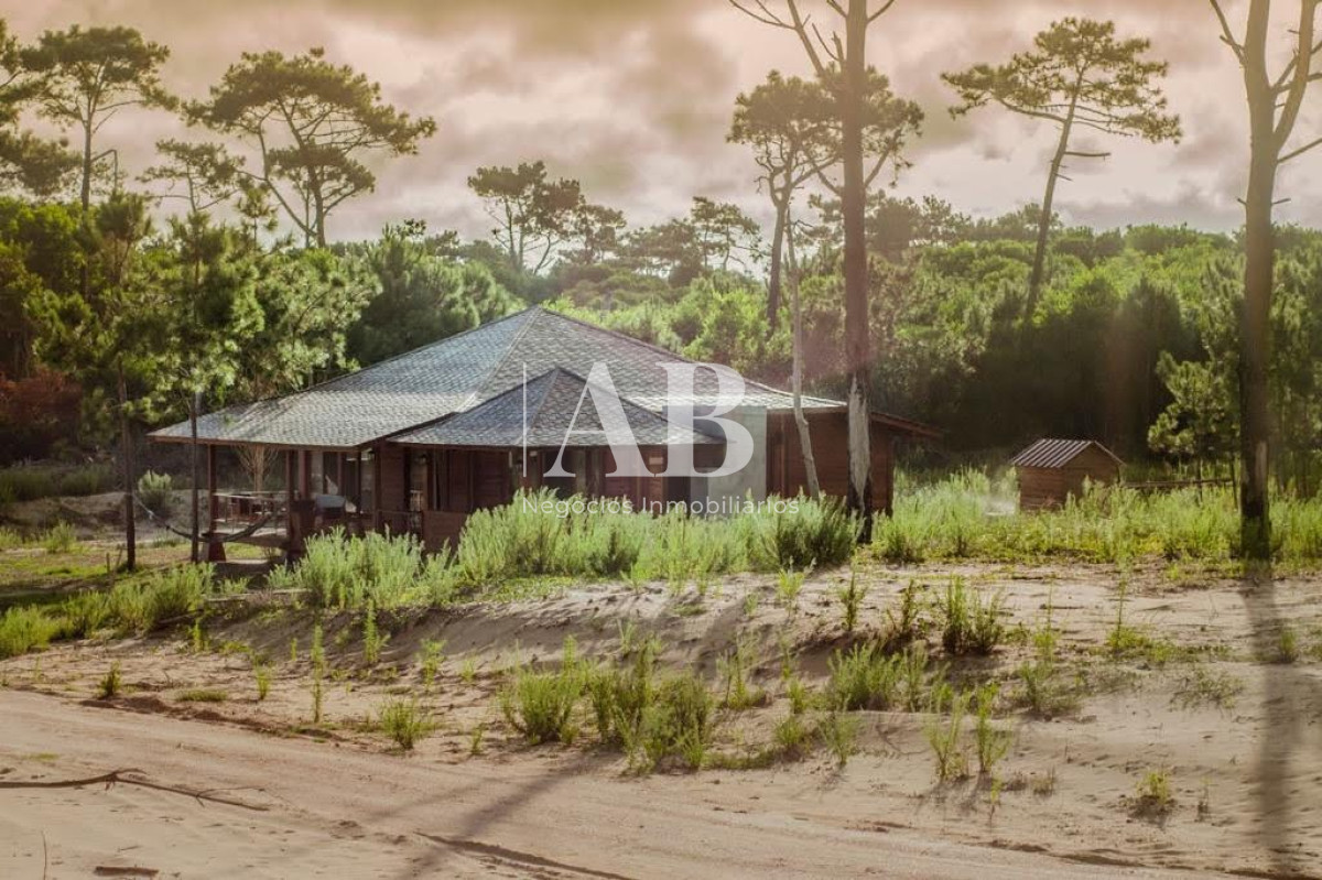 Casa ID.37 - Espectacular Casa En La Tranquilidad De La Viuda - Mza 304