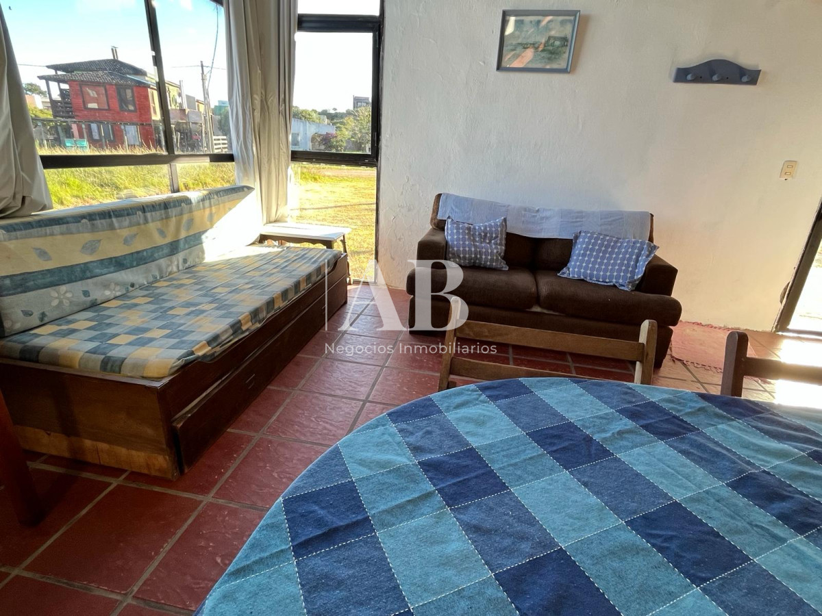 Casa ID.109 - En venta dos casas gemelas. Playa La Viuda. Mza 137.