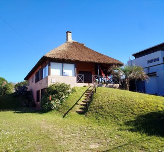 Casa con Vista al mar en playa El Rivero, Punta del Diablo