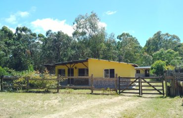 En venta 2 casas en La Esmeralda zona centro.