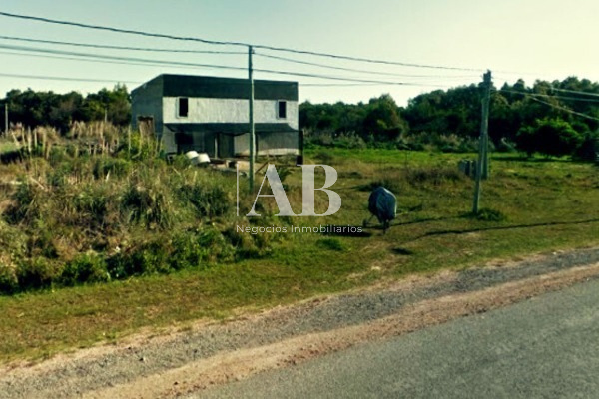 Local Comercial ID.61 - Galpón Comercial, Excelente Ubicación Sobre Bv. Sta. Teresa - Mza 64