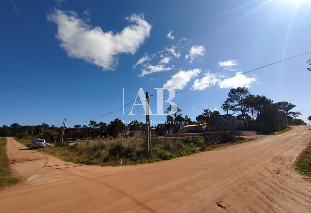 Terreno ID.357 - Terreno esquinero con buena ubicación - Punta del Diablo 