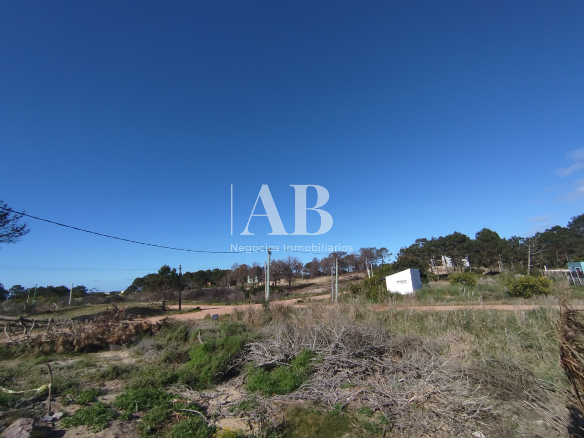 Terreno ID.357 - Terreno esquinero con buena ubicación - Punta del Diablo 