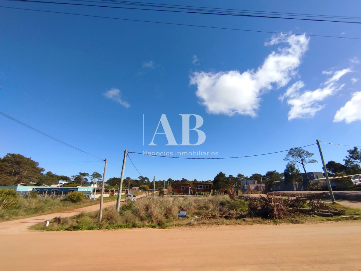 Terreno ID.357 - Terreno esquinero con buena ubicación - Punta del Diablo 