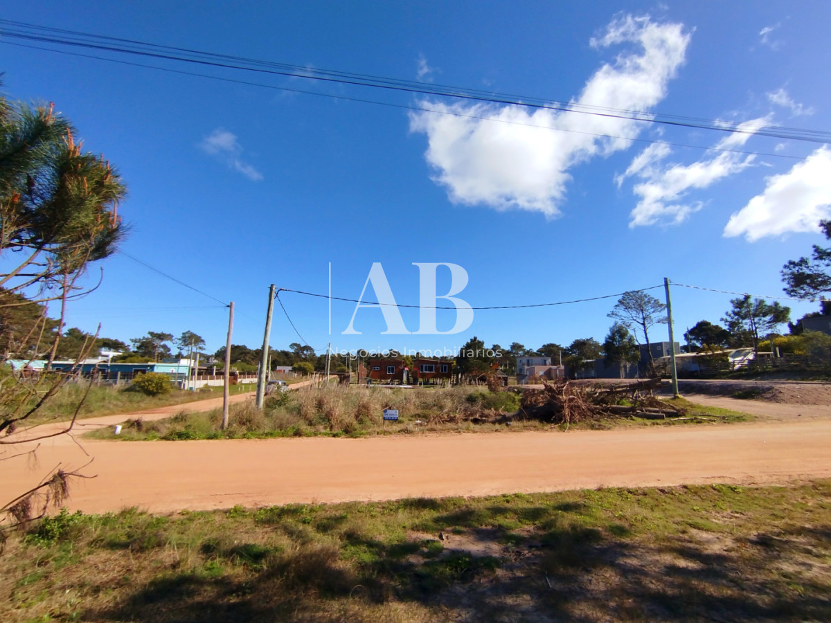 Terreno ID.357 - Terreno esquinero con buena ubicación - Punta del Diablo 