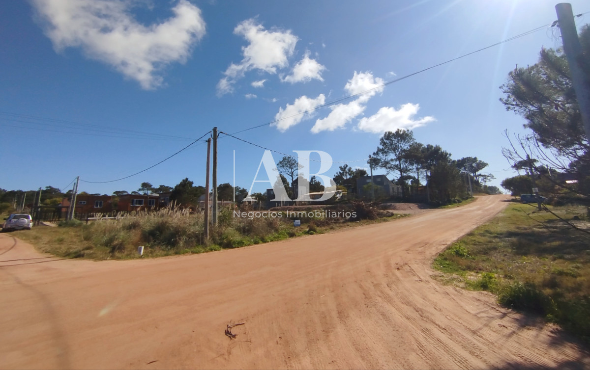 Terreno ID.357 - Terreno esquinero con buena ubicación - Punta del Diablo 