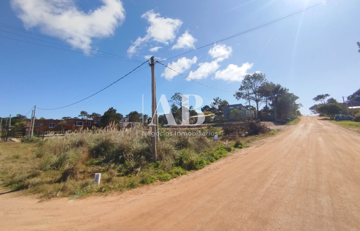 Terreno ID.357 - Terreno esquinero con buena ubicación - Punta del Diablo 