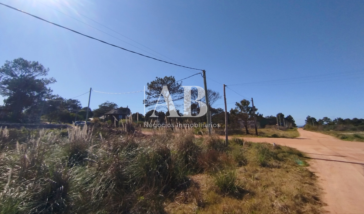 Terreno ID.357 - Terreno esquinero con buena ubicación - Punta del Diablo 