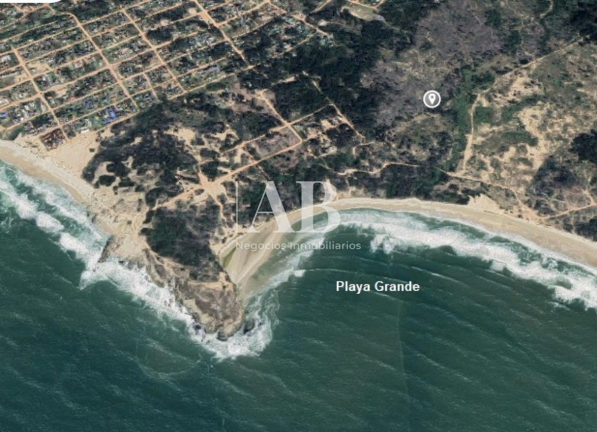 Terreno ID.150 - Manzana Entera Playa Grande Lindera a Santa Teresa - Mza 5