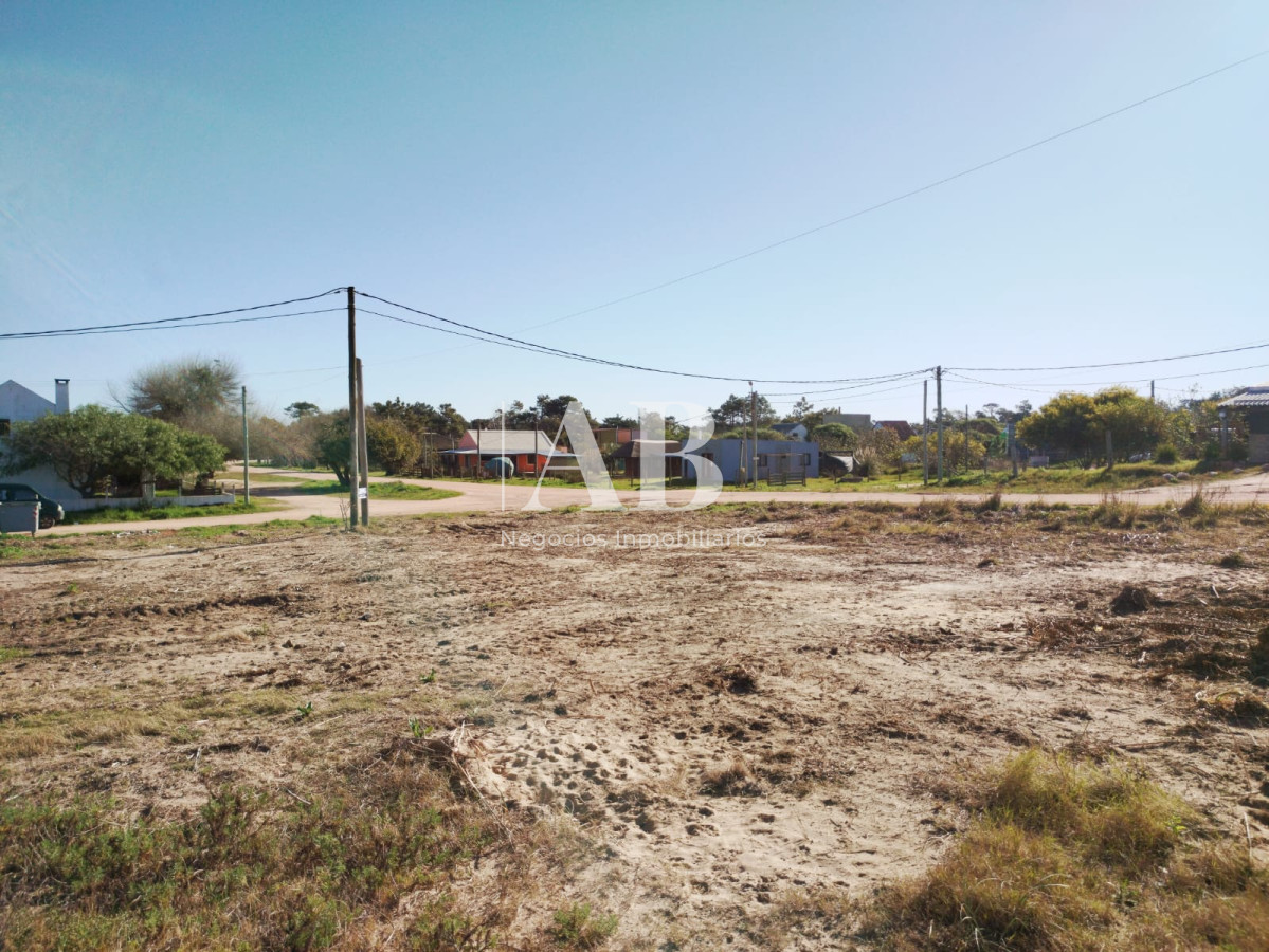 Terreno ID.250 - Excelente Esquina 1.200 metros cuadrados - Punta del Diablo