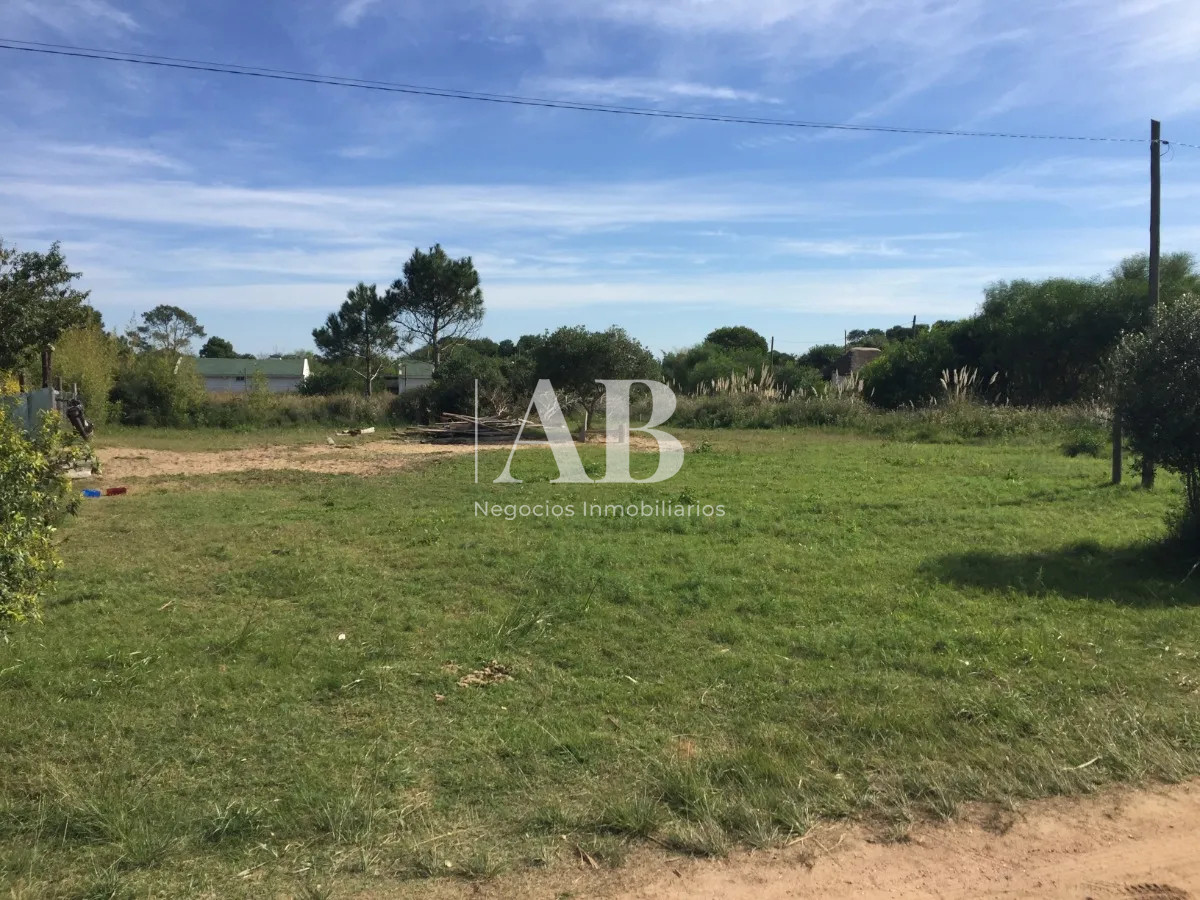 Terreno ID.206 - Solar esquinero a 400m del nuevo centro cívico - Punta del Diablo - Mza 58