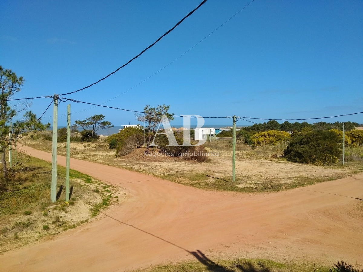 Terreno ID.19 - Terreno esquinero De 1030m2 - A 200m De Playa La Viuda - Mza 182