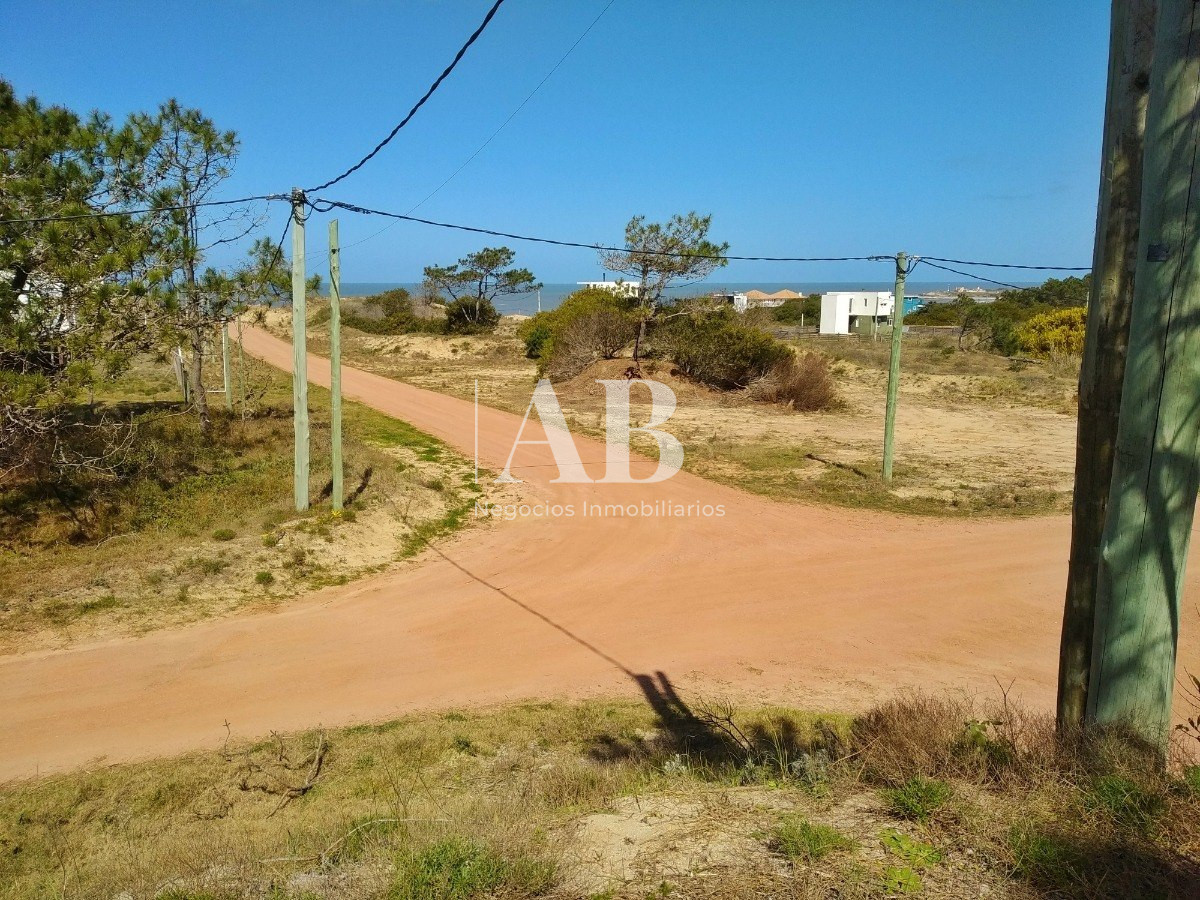 Terreno ID.19 - Terreno esquinero De 1030m2 - A 200m De Playa La Viuda - Mza 182