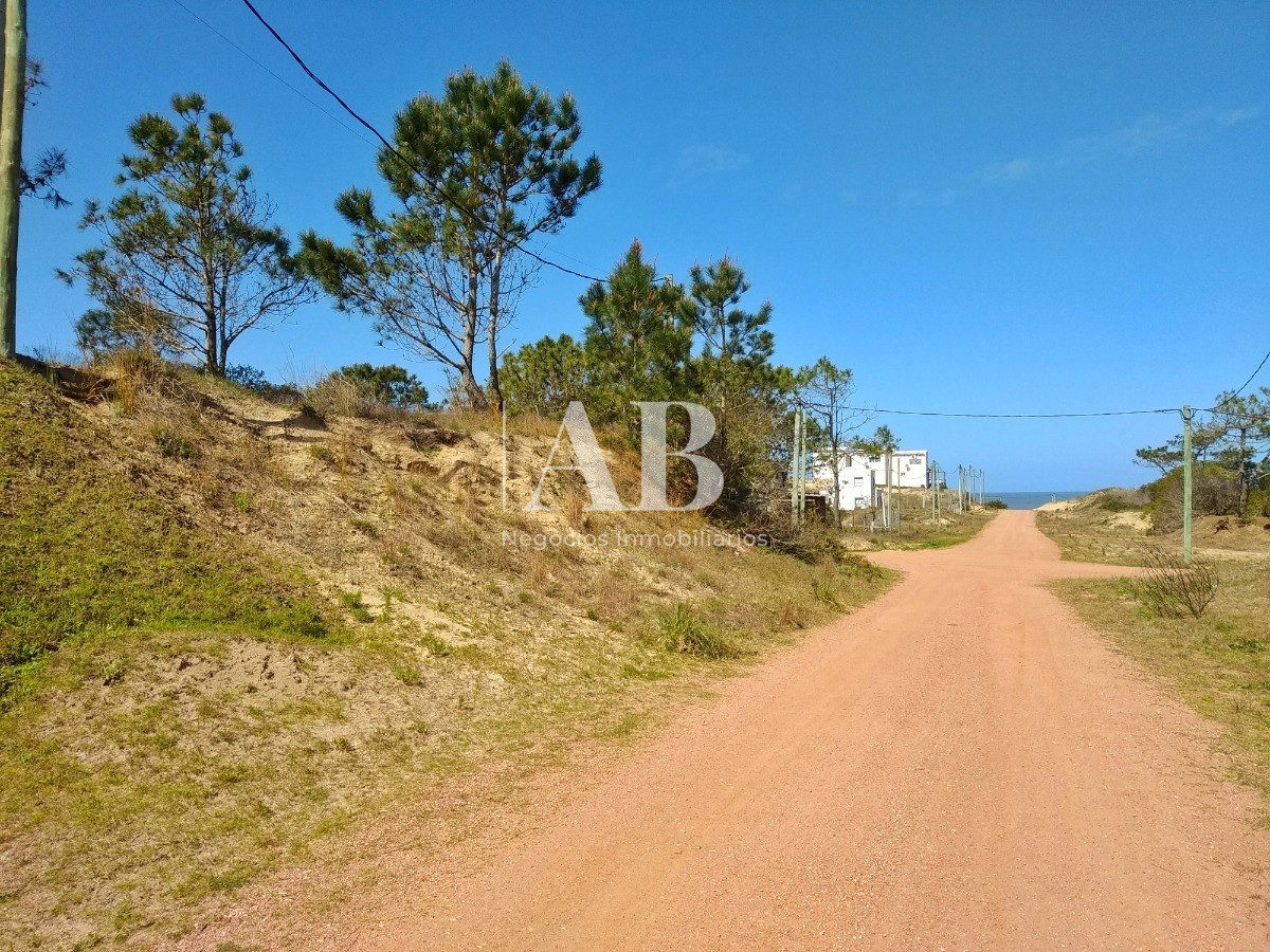 Terreno ID.19 - Terreno esquinero De 1030m2 - A 200m De Playa La Viuda - Mza 182