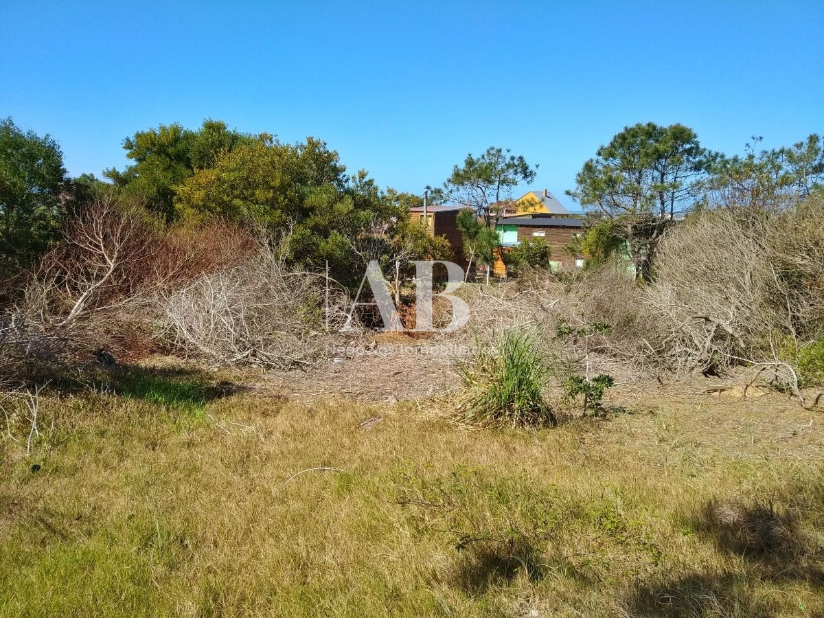 Terreno ID.19 - Terreno esquinero De 1030m2 - A 200m De Playa La Viuda - Mza 182