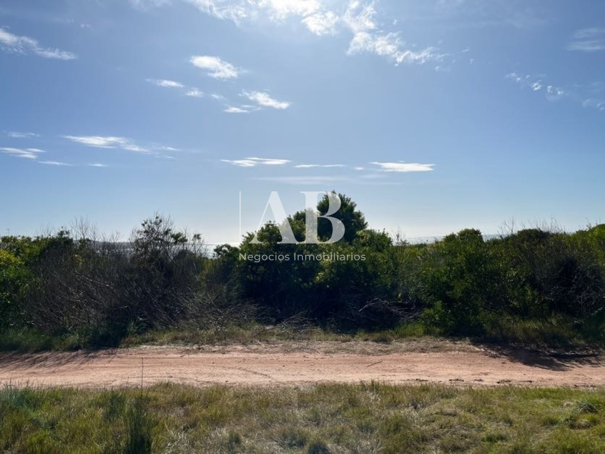 Terreno ID.22 - Terreno de 1000m2 en Playa Grande, segunda línea - Mza 19
