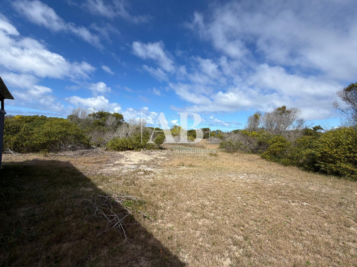 Terreno ID.373 - Excelente solar ubicado a 100m del mar en Playa La Esmeralda 