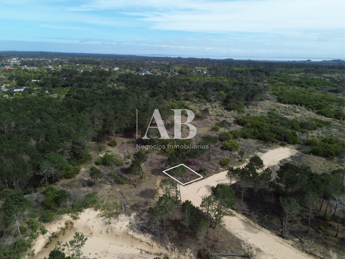Terreno ID.355 - Solar en Playa Grande en 3a linea con vista al agua a 200m del mar !