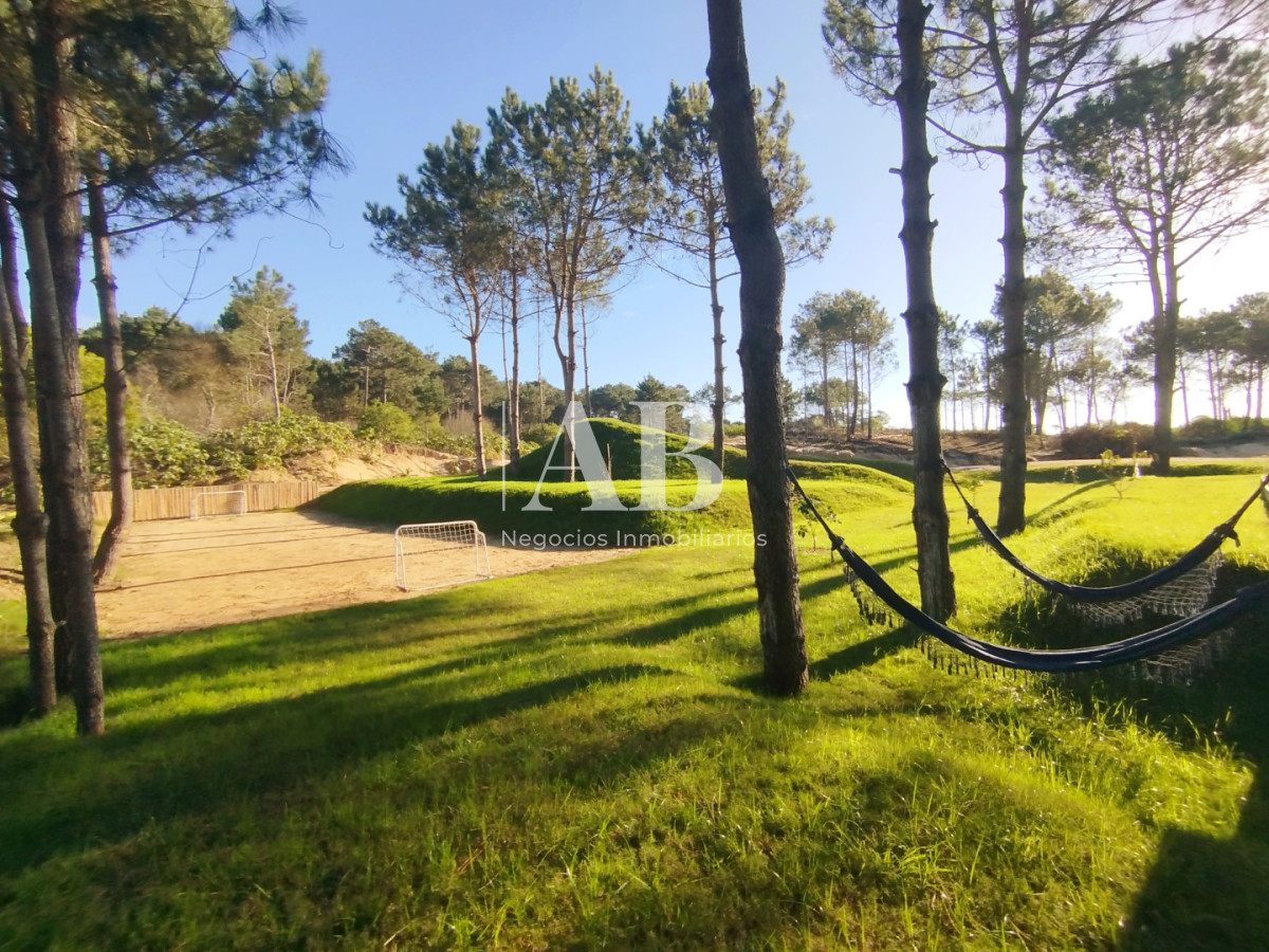 Terreno ID.347 - Gran solar esquinero 889m2 - Playa Grande- Punta del Diablo