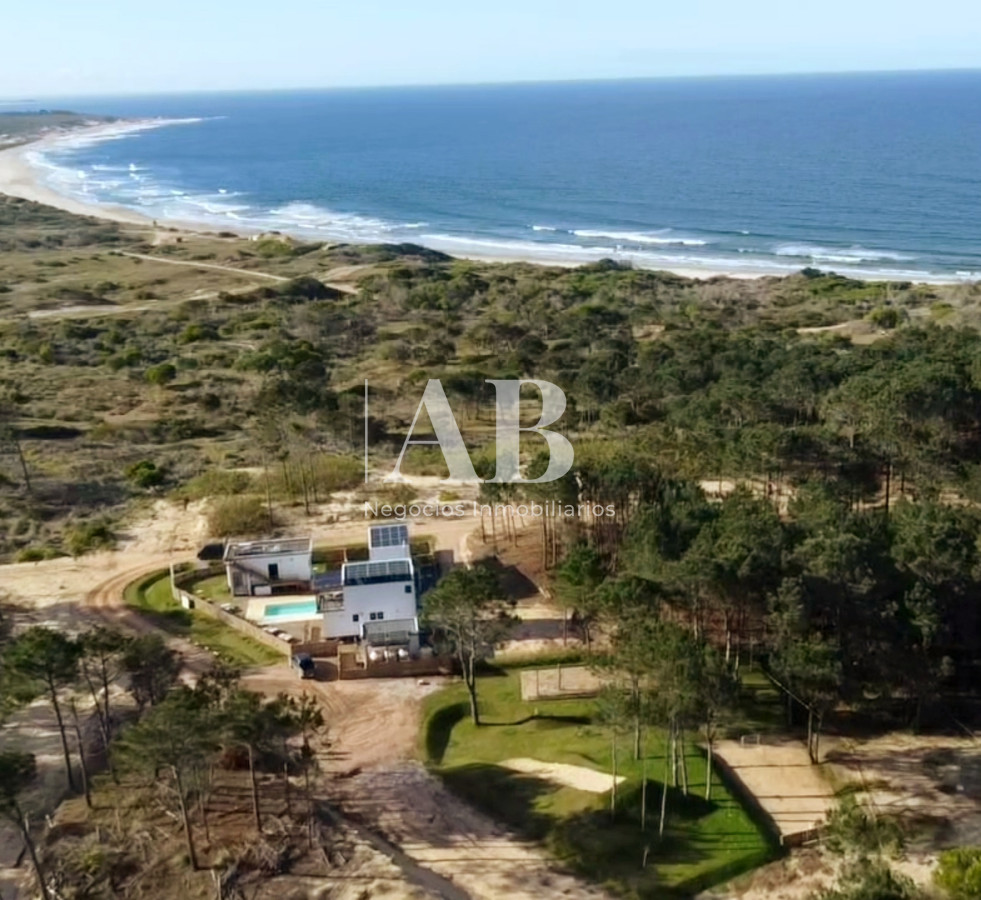 Terreno ID.347 - Gran solar esquinero 889m2 - Playa Grande- Punta del Diablo