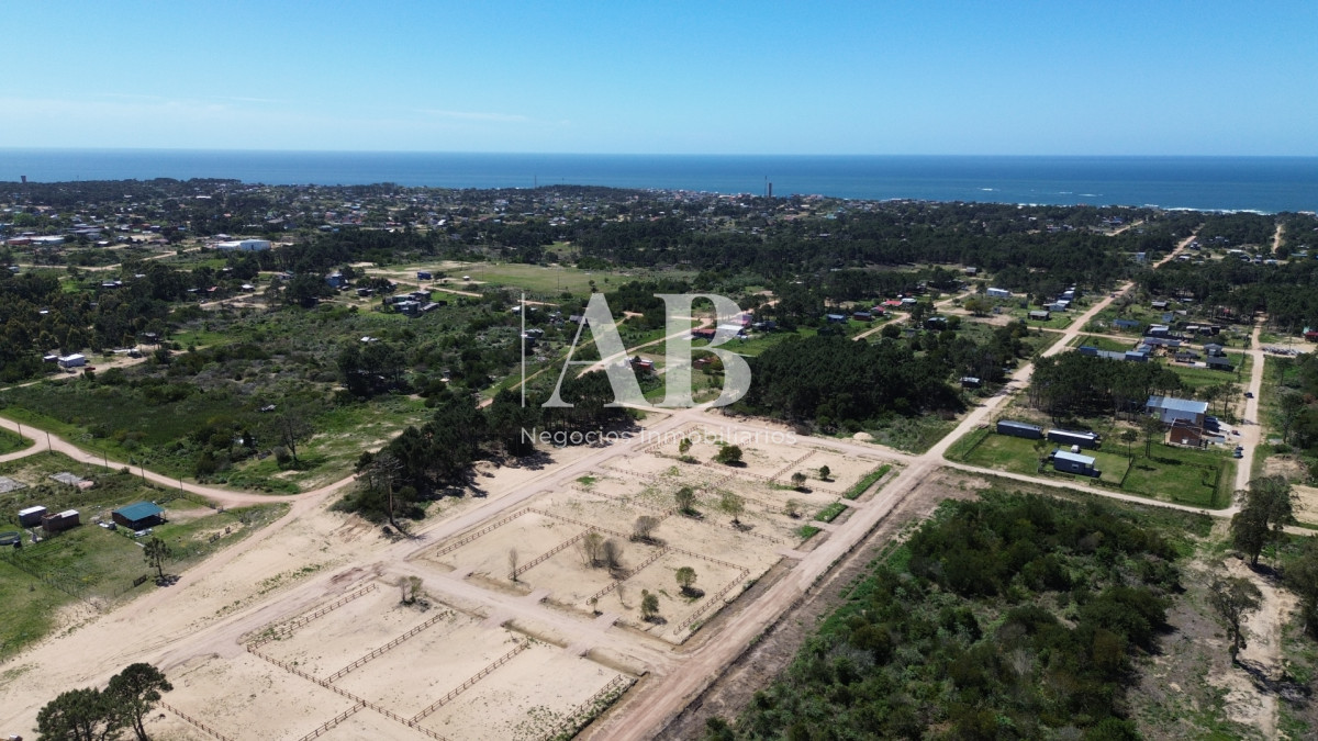 Terreno ID.257 - Distrito. Terrenos con Entrega de U$D3500 - Punta del Diablo