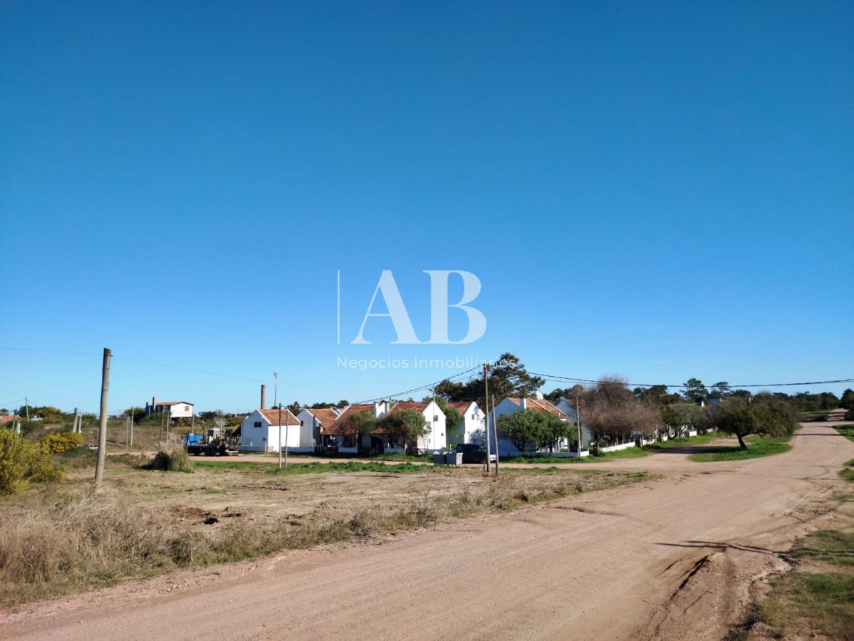 Terreno ID.250 - Excelente Esquina 1.200 metros cuadrados - Punta del Diablo