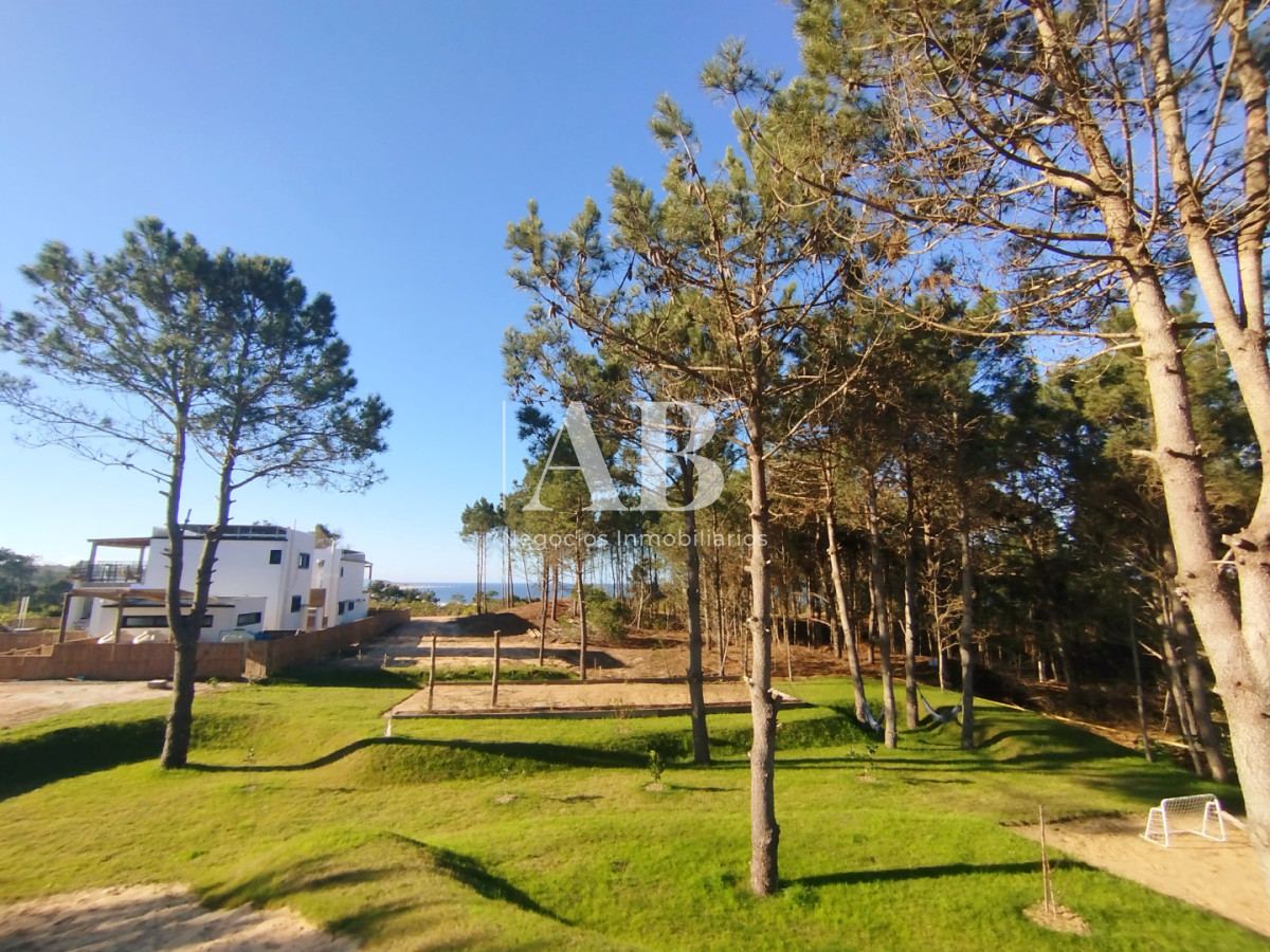 Terreno ID.347 - Gran solar esquinero 889m2 - Playa Grande- Punta del Diablo