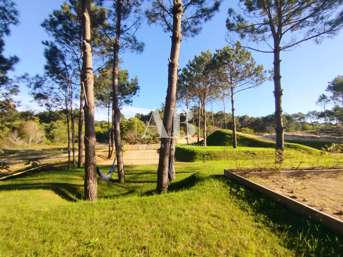Terreno ID.347 - Gran solar esquinero 889m2 - Playa Grande- Punta del Diablo