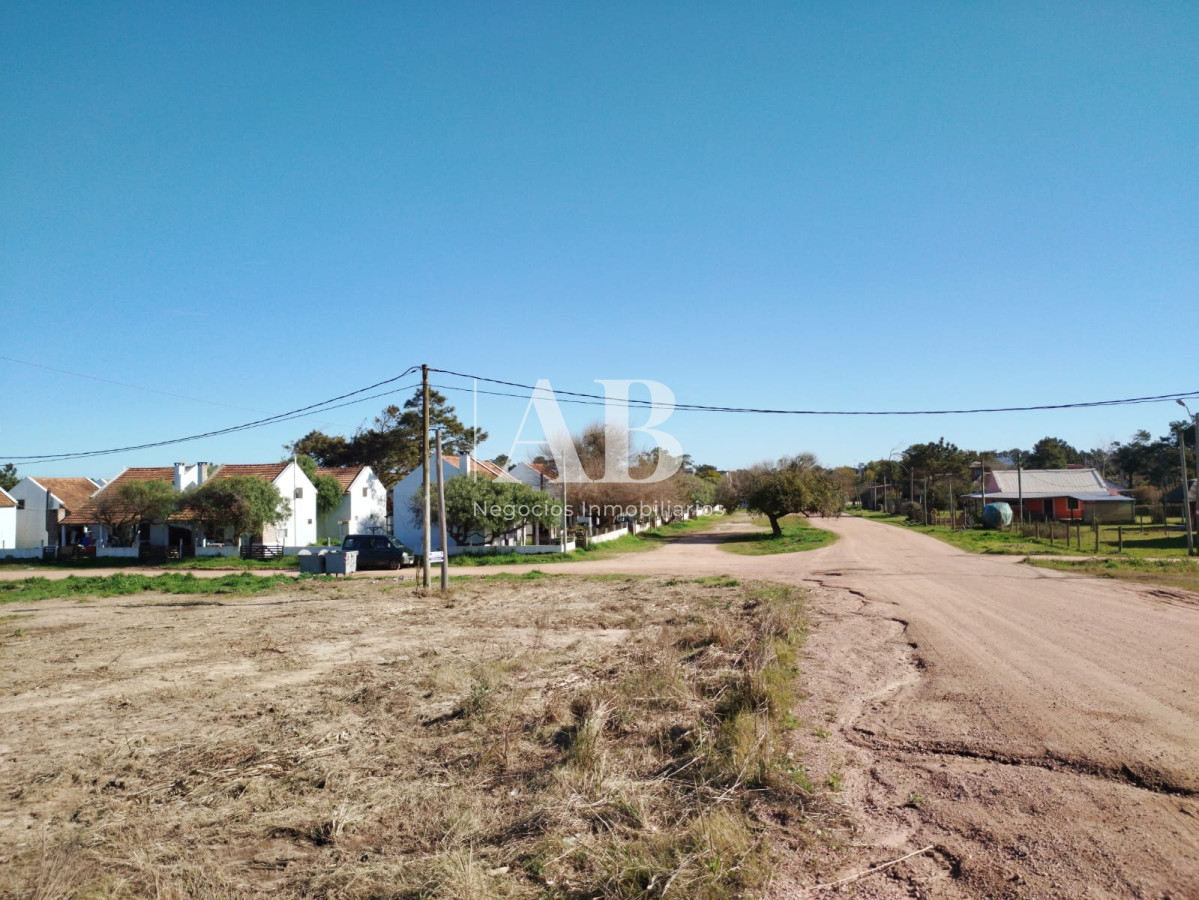 Terreno ID.250 - Excelente Esquina 1.200 metros cuadrados - Punta del Diablo