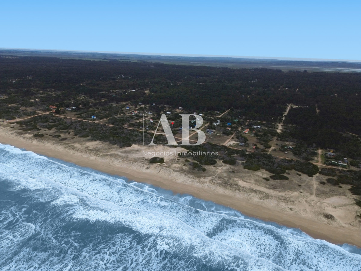 Terreno ID.373 - Excelente solar ubicado a 100m del mar en Playa La Esmeralda 