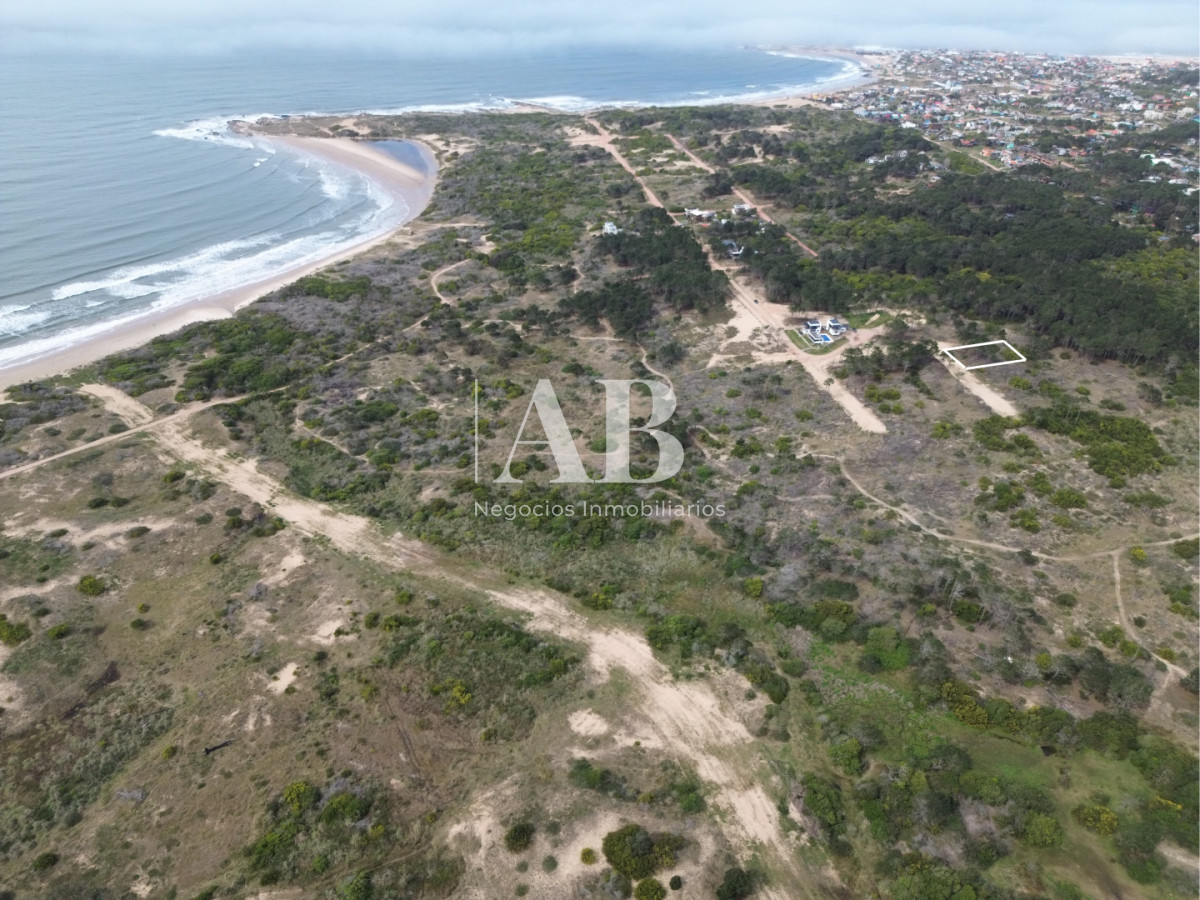 Terreno ID.355 - Solar en Playa Grande en 3a linea con vista al agua a 200m del mar !