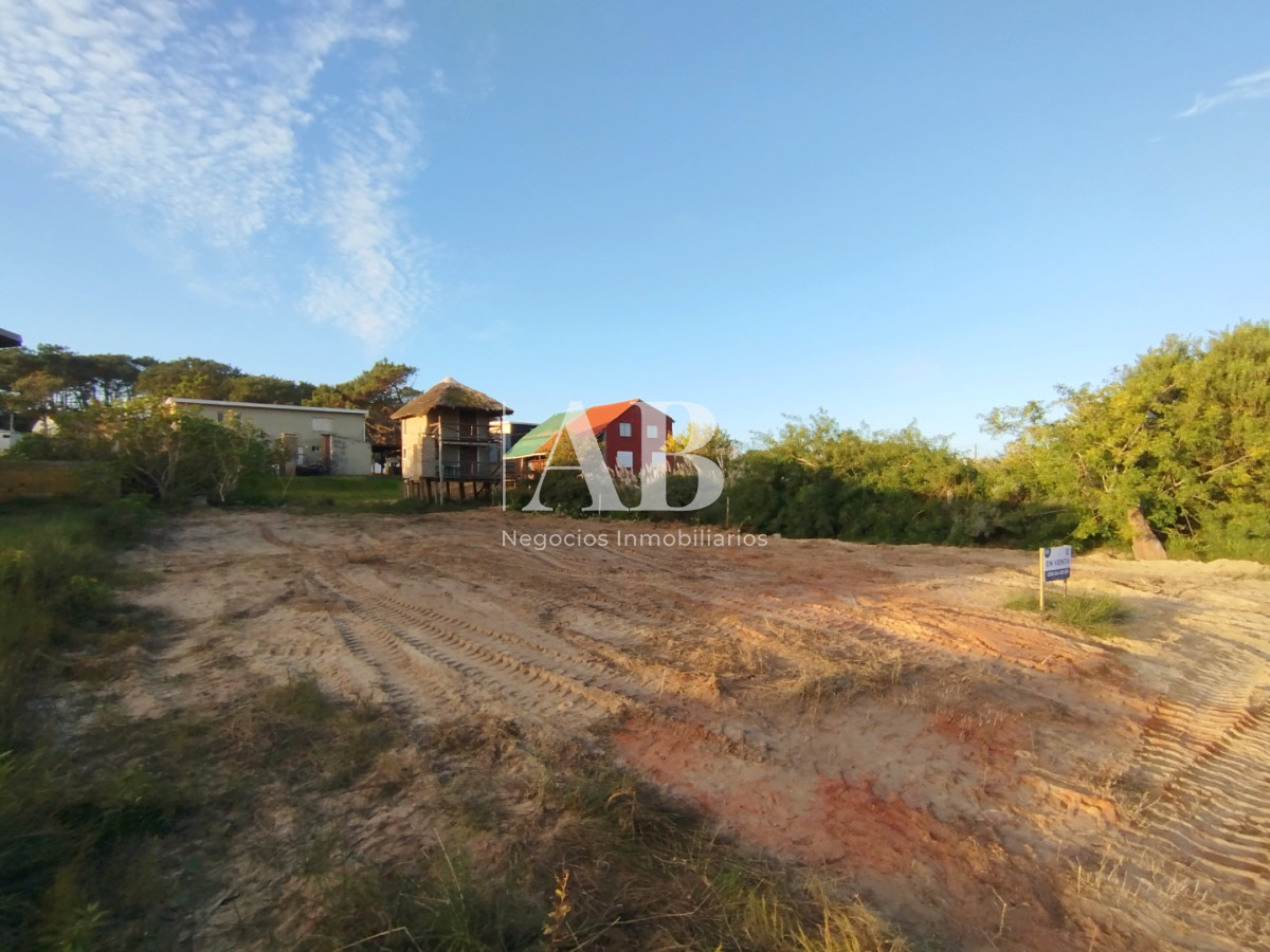 Terreno ID.333 - Terreno a pocas cuadras de la playa. Punta del Diablo.