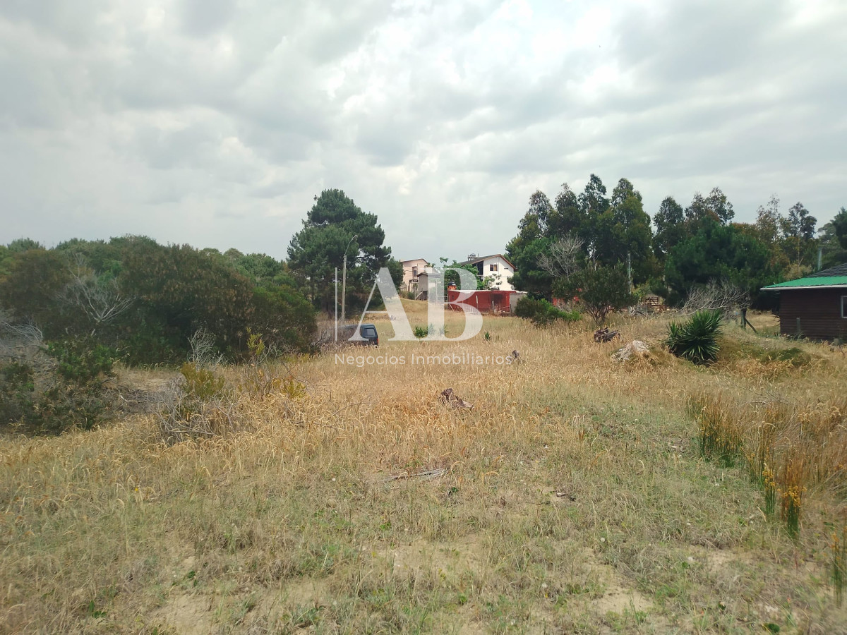 Terreno ID.170 - En venta solar con buena ubicación en La Esmeralda.