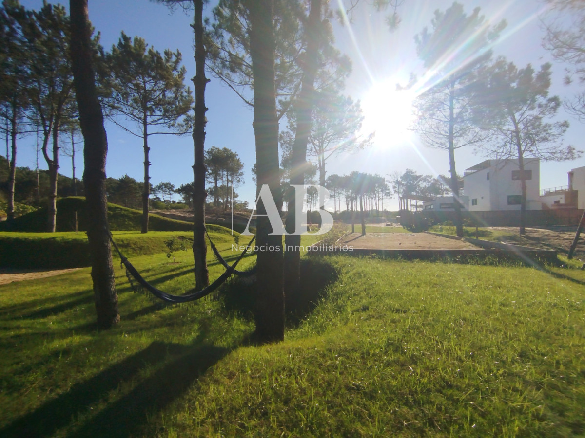 Terreno ID.347 - Gran solar esquinero 889m2 - Playa Grande- Punta del Diablo