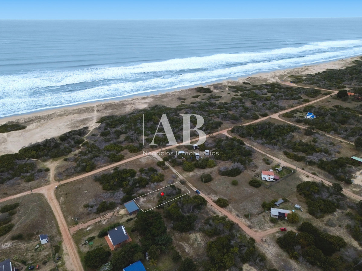 Terreno ID.373 - Excelente solar ubicado a 100m del mar en Playa La Esmeralda 