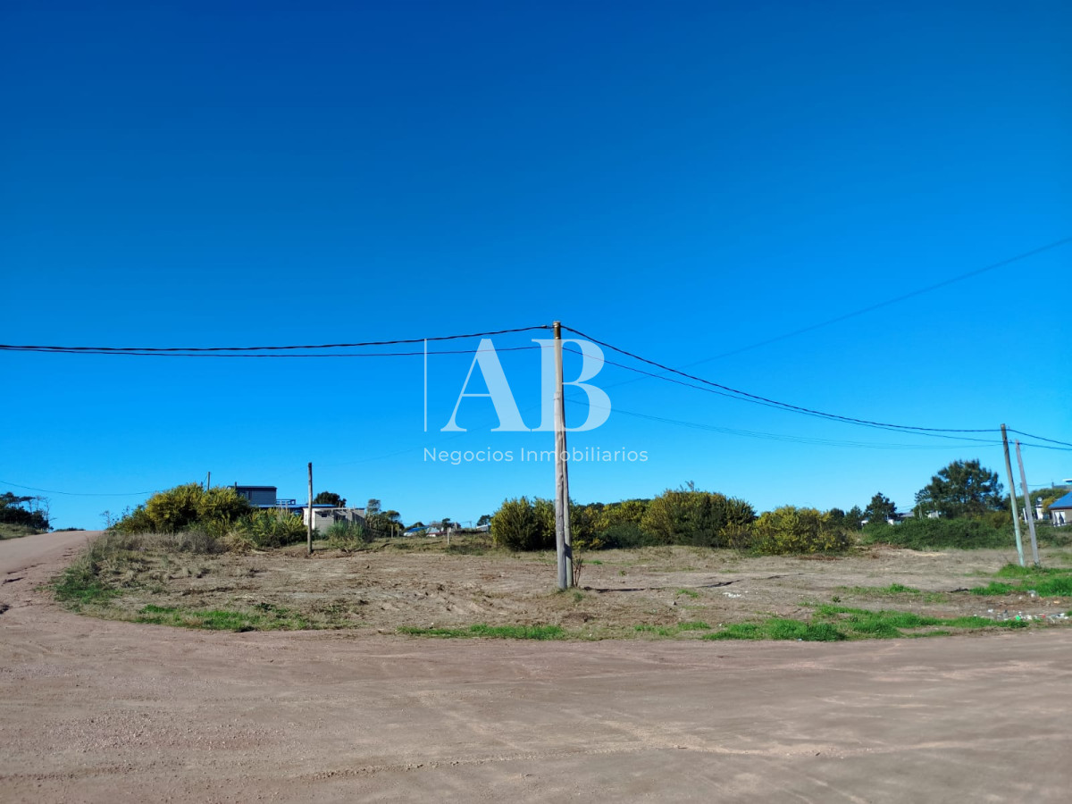 Terreno ID.250 - Excelente Esquina 1.200 metros cuadrados - Punta del Diablo